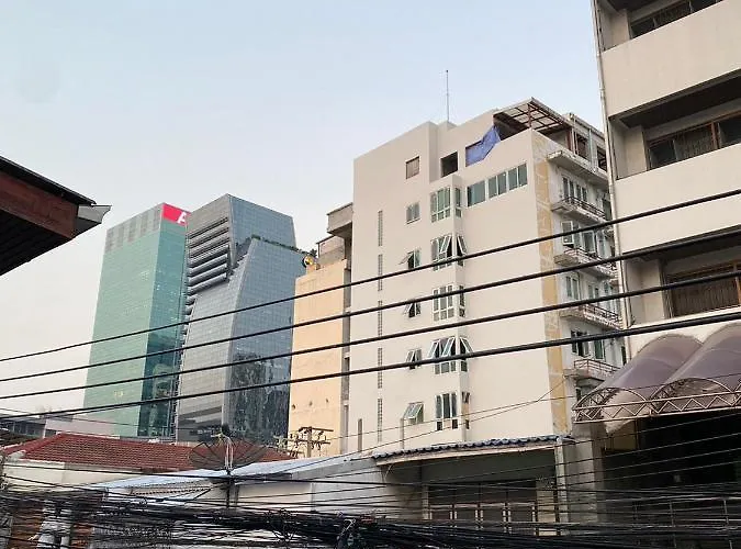 Albergue Sura Near Mrt Phra Ram 9 *