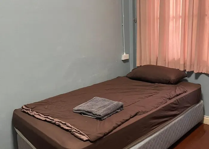 Albergue Sura Near Mrt Phra Ram 9 *