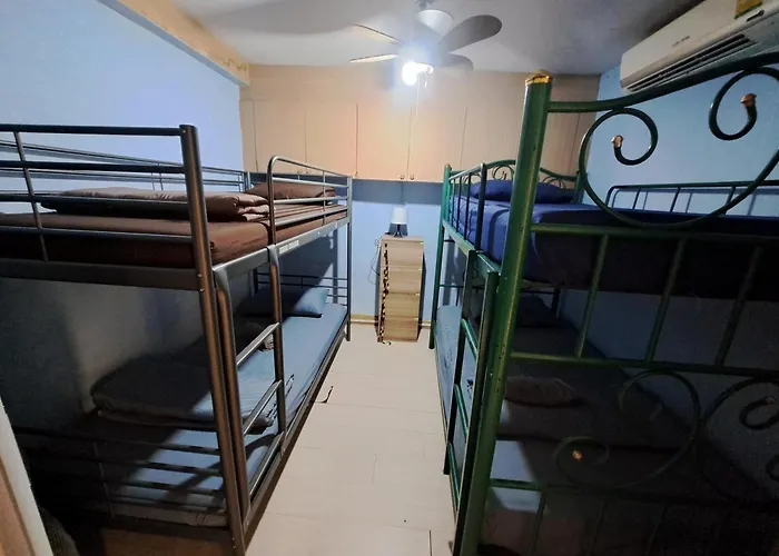 Sura Near Mrt Phra Ram 9 Albergue *